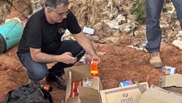 No Acre, Ministério Público encontra medicamentos válidos em lixão e até dinheiro em lixeira de secretaria durante operação