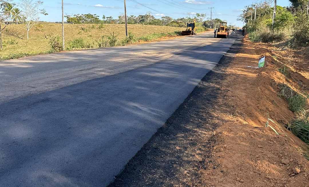 Deracre executa serviços de alargamento e recuperação da rodovia AC-10, entre Rio Branco e Porto Acre