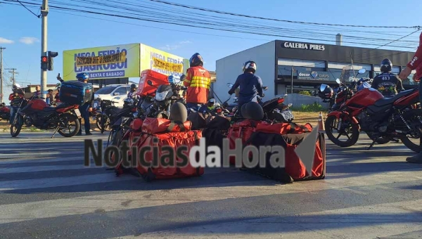 Motoboys realizam manifestação em Rio Branco pedindo paz no trânsito e justiça por colega atropelado por estudante de Medicina
