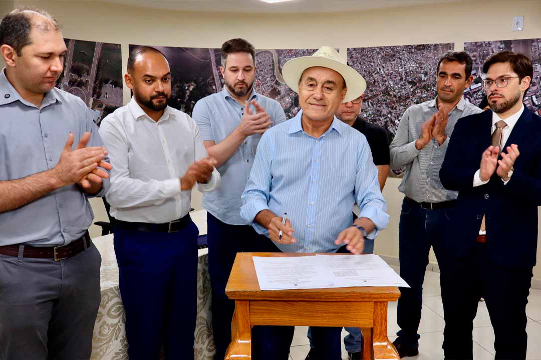 Com o objetivo de proteger crianças e adolescentes, Bocalom sanciona lei que proíbe contratação de shows com conteúdo sexual explícito