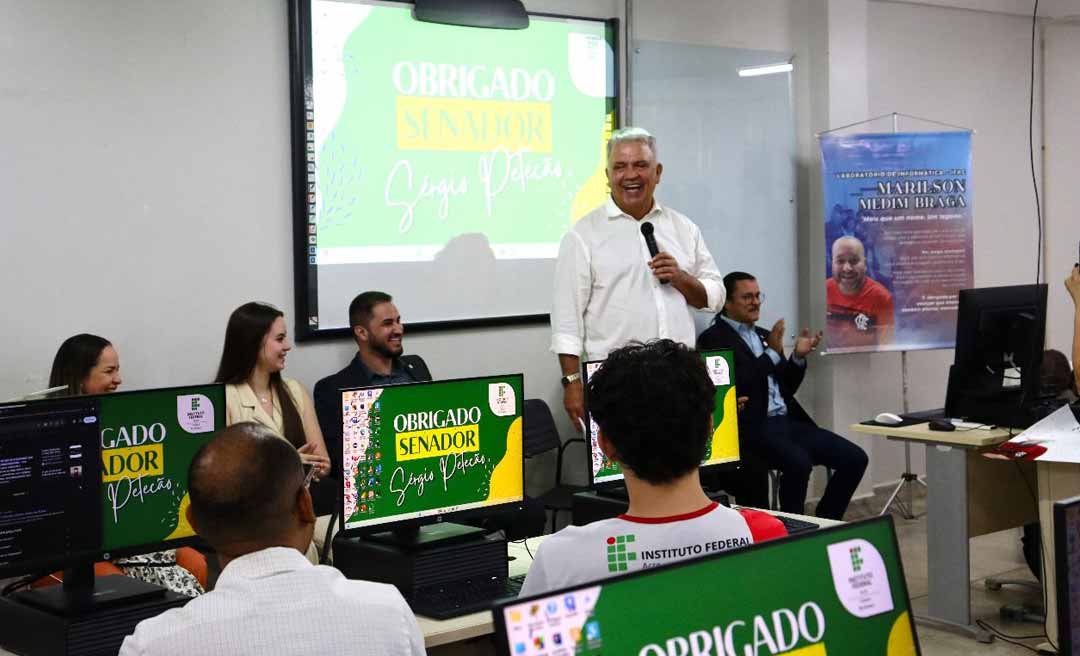 Petecão entrega laboratório de informática ao IFAC e anuncia o primeiro planetário fixo dos Institutos Federais na região Norte