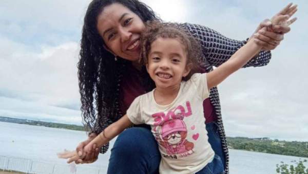 Mãe denuncia ‘calvário’ por atendimento à filha com paralisia cerebral no Acre: “É uma luta desumana”