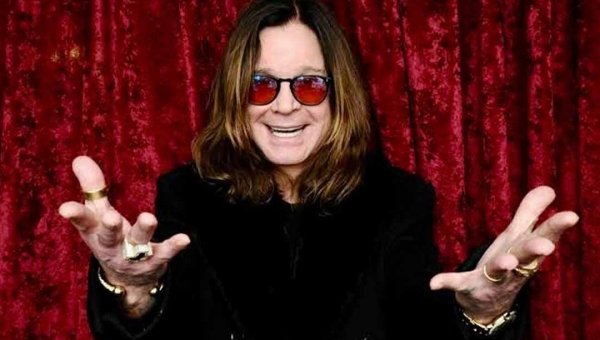 Ozzy Osbourne, vocalista do Black Sabbath, morre aos 76 anos semanas após se aposentar dos palcos