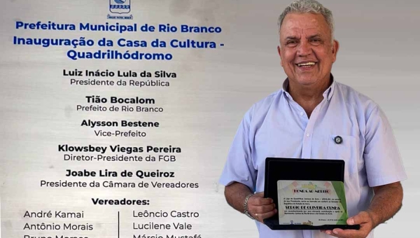 Petecão entrega Casa da Cultura Junina e critica exclusão de seu nome da placa