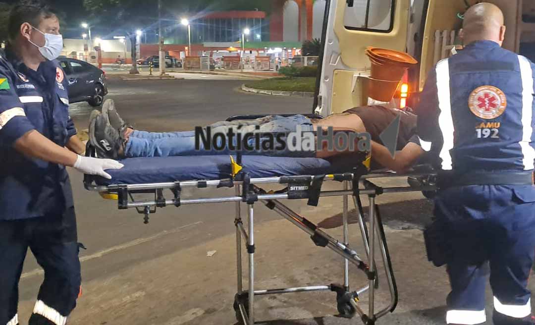 Fiéis encontram homem em situação de rua ferido na cabeça em estacionamento de loja em Rio Branco