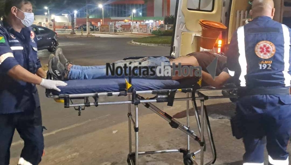 Fiéis encontram homem em situação de rua ferido na cabeça em estacionamento de loja em Rio Branco