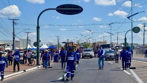 Prefeitura de Rio Branco mobiliza mais de 100 servidores para limpeza da Via Chico Mendes após Cavalgada que marcou o início da Expoacre 2025