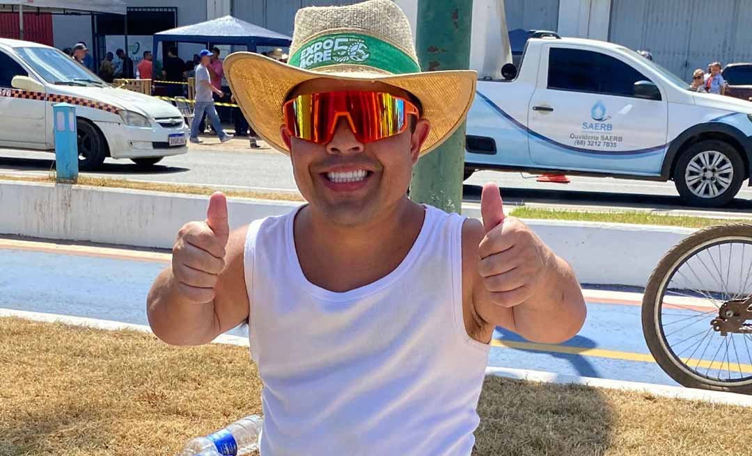 Ex-integrante do Pânico, humorista Pedrinho marca presença na Cavalgada da Expoacre 2025: “Tô impressionado com a energia dessa galera”