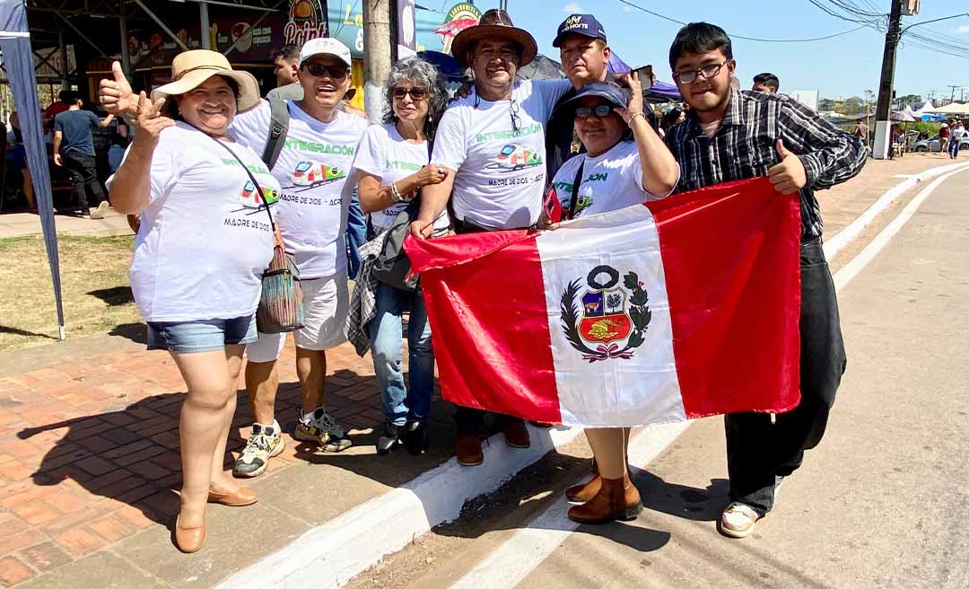 Família peruana viaja quase 600 quilômetros para participar da Cavalgada que abre a Expoacre 2025: “Integração entre os países vizinhos”
