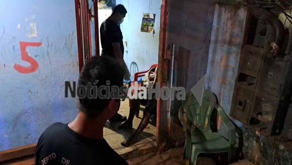 Homem é encontrado morto sentado em cadeira em frente a residência no bairro Chico Mendes, em Rio Branco
