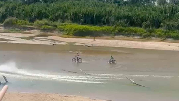 Rios começam a secar com a estiagem e cidades podem sofrer desabastecimento no Acre