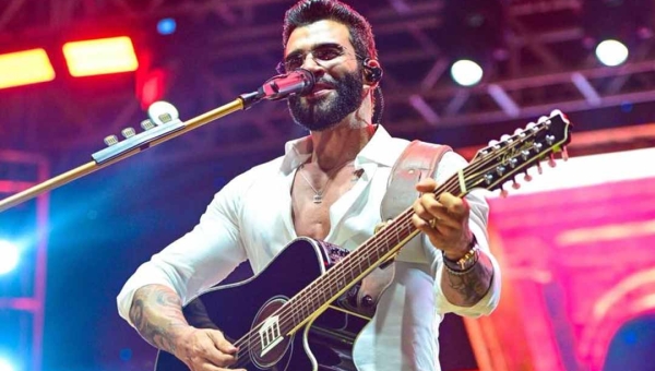 Gusttavo Lima levanta multidão na Expoacre 2025; cantor sertanejo abriu a programação de shows na feira e emocionou o público