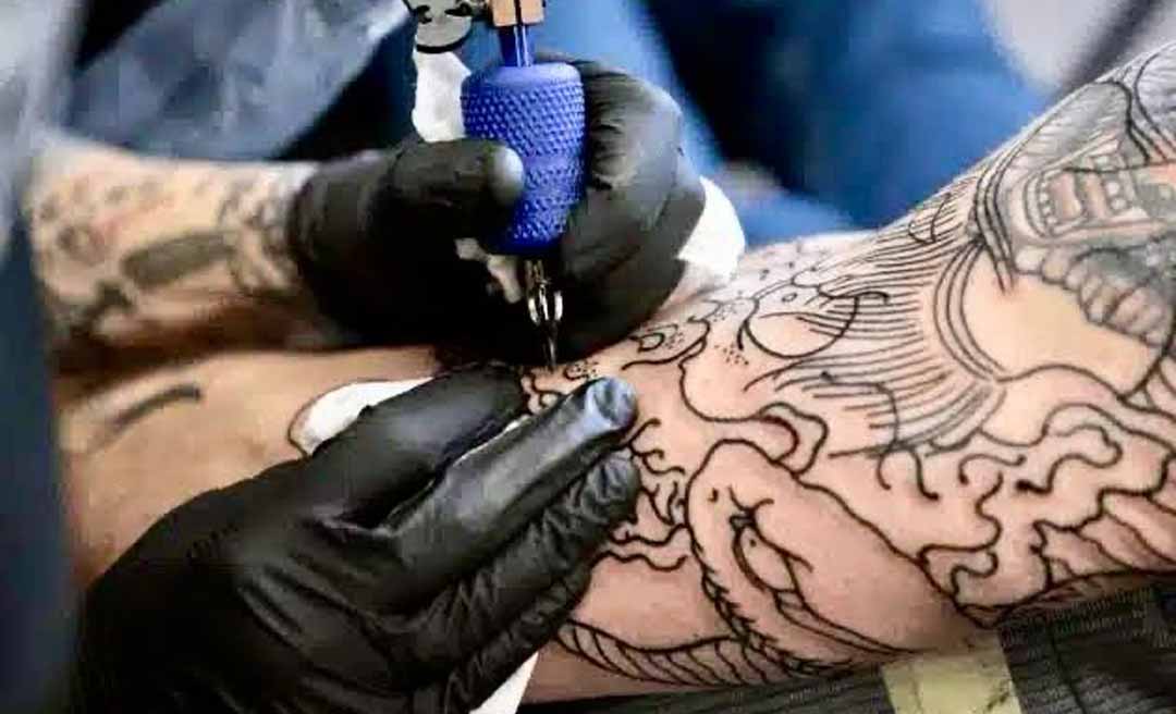 CFM proíbe uso de anestesia em tatuagens estéticas e restringe prática a casos com indicação médica