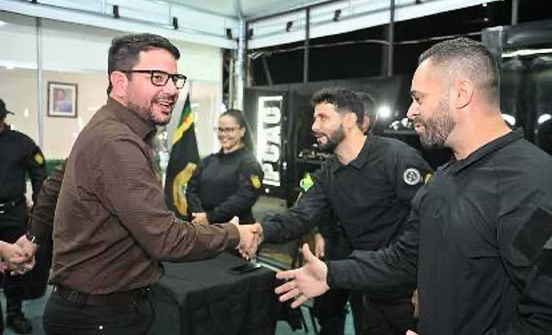 Gladson Cameli destaca estrutura de segurança e comemora sucesso de público na segunda noite da feira: “Estamos vivenciando uma edição histórica”