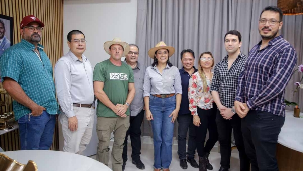 Mailza recebe empresários chineses na Expoacre e reforça potencial da ZPE do Acre