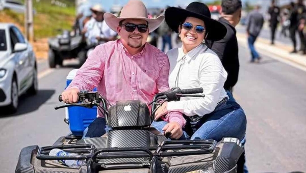 Com salários de R$ 11 mil e R$ 9 mil,  melhor amiga da namorada do governador e seu namorado são nomeados