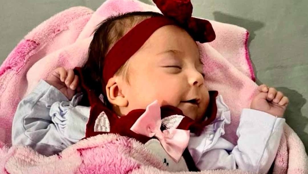 Bebê vítima de queimaduras em maternidade do Acre recebe alta em BH: "Só Deus sabe o que passamos", diz pai