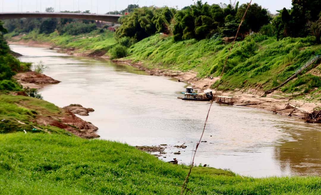 Com apenas 1,55m, nível do Rio Acre pode bater recorde negativo de 2024 na Capital; manancial marcou 1,23 metro em setembro do ano passado