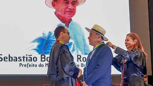 Prefeito Tião Bocalom é homenageado pelo TRE-AC em solenidade pelos 50 anos da instituição