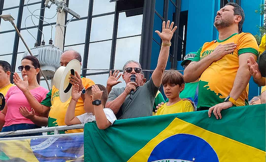 Ato pró-Bolsonaro no Acre têm oração de pastor e Bocalom temendo “Brasil virar Venezuela”