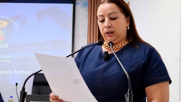 Elzinha Mendonça propõe obrigatoriedade de intérpretes de Libras em eventos públicos e privados em Rio Branco