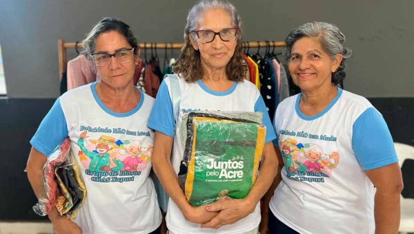 Juntos Pelo Acre entrega 3 mil peças de roupas do Vestuário Social para mulheres em Xapuri