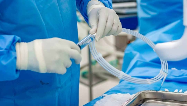 Parceria entre Secretaria de Saúde e Fundação Hospitalar garante procedimento de alta complexidade a paciente do Acre