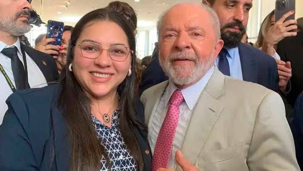 Meire Serafim é a única parlamentar acreana no voo que traz Lula para agenda no Acre