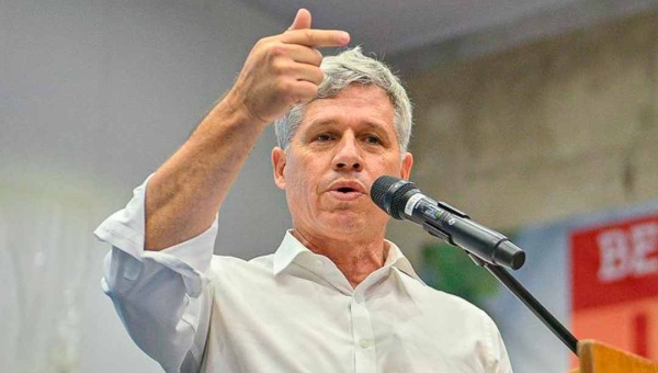 Ao cutucar Trump, ministro de Lula diz que americanos precisam comer castanha para terem “inteligência”