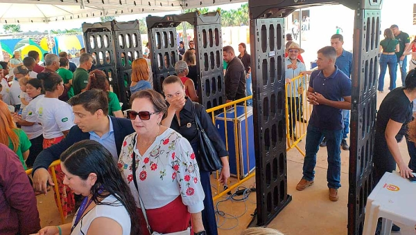 Com fortíssimo esquema de segurança, agenda de Lula no Acre tem menos povo e mais militantes e “amigos” credenciados do presidente