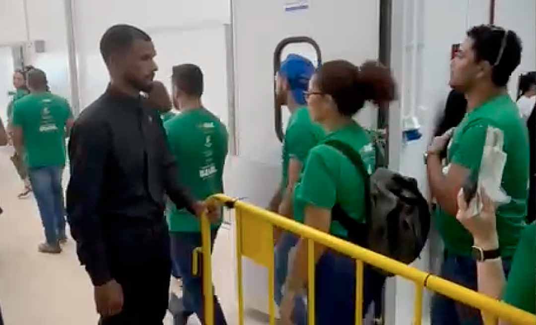 IFAC diz que servidores saíram de evento para fazer foto com Lula