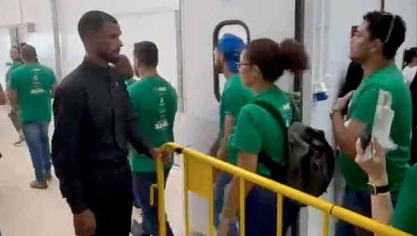 IFAC diz que servidores saíram de evento para fazer foto com Lula