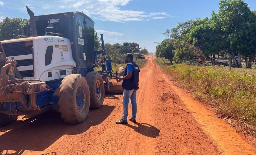 Deracre executa melhoramento de 36 km do Ramal Limeira, em Senador Guiomard