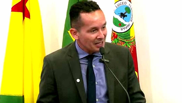 Passagem de avião de Rio Branco a Jordão custa R$ 1,5 mil, denuncia deputado