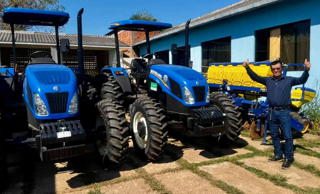 Governo do Acre entrega equipamentos para fortalecer produção agrícola em Plácido de Castro