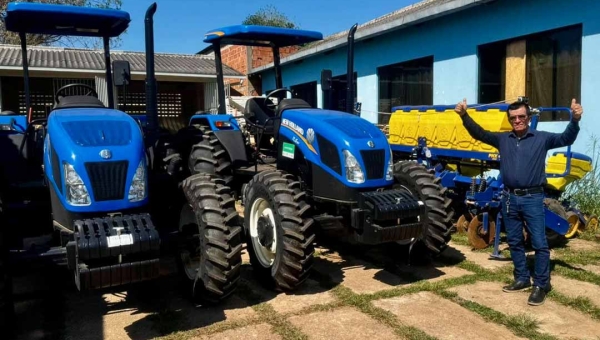 Governo do Acre entrega equipamentos para fortalecer produção agrícola em Plácido de Castro