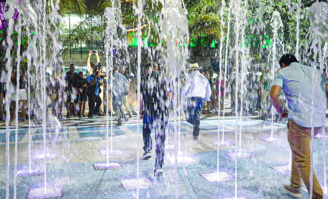 “Nenhum gasto para o município”, diz Cid Ferreira sobre manutenção da fonte interativa da Praça da Revolução