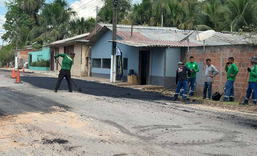 Deracre e Prefeitura de Feijó realizam operação tapa-buraco no centro da cidade