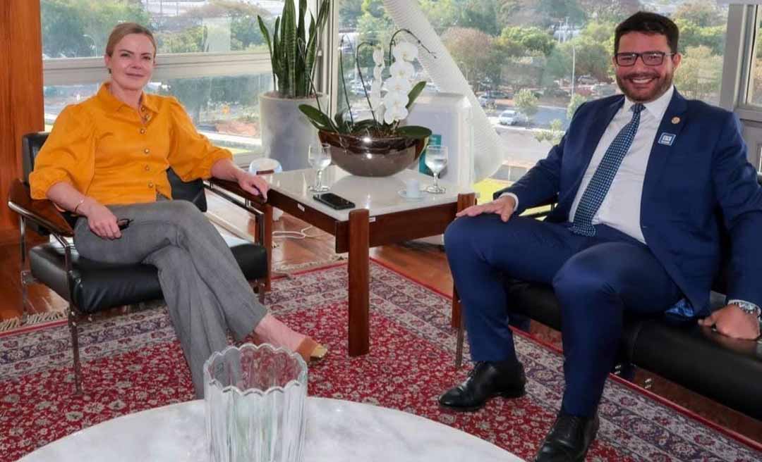 Após chamar Lula de “meu bichin” e “pai e avô” do Acre”, Gladson se reúne com Gleisi Hoffmann em Brasília e estreita relações com o Planalto