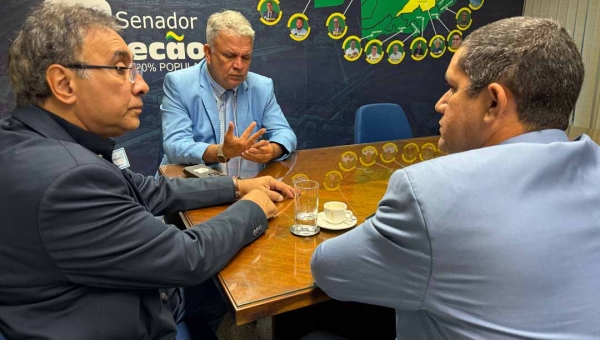 Petecão reúne prefeito de Rodrigues Alves e Dnit para tratar da ponte sobre o Rio Juruá e melhorias na BR-364