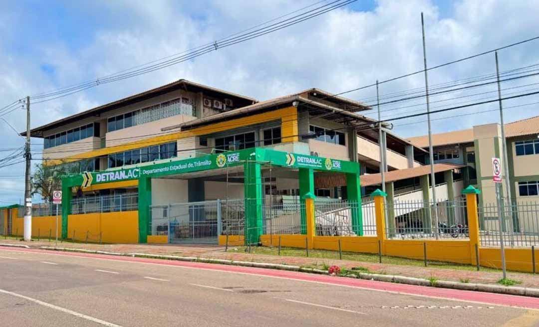 Detran/AC notifica condutores sobre cassação de CNH e proprietários para retirada de veículos removidos