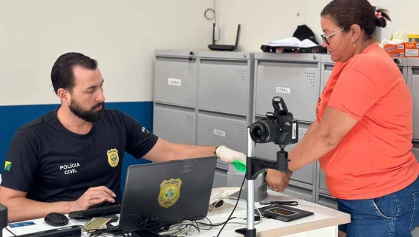 Polícia Civil realiza força-tarefa para emissão da nova carteira de identidade nacional a pescadores do Juruá