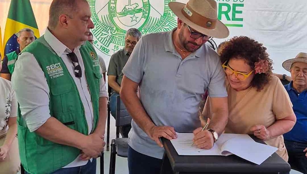 Em Feijó, Gladson quebra o protocolo destaca empenho de Lula para recuperar a BR-364 e chama Perpétua de “rainha”