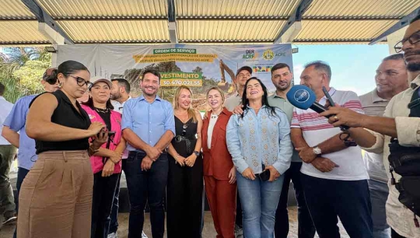 Em Cruzeiro, Gladson e Mailza assinam ordem de serviço de mais de R$ 30 milhões para recuperação de ramais do Juruá