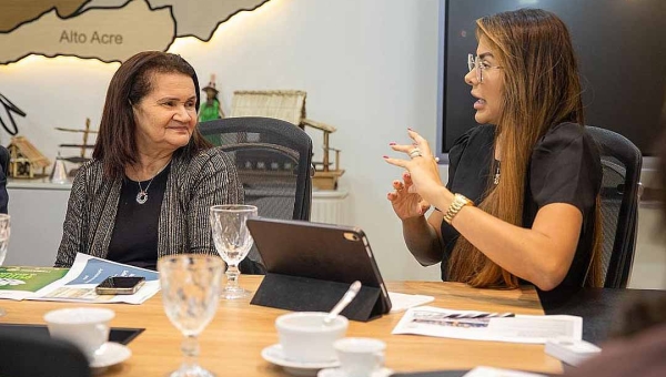 Presidente Gabriela Câmara vai ao TCE e apresenta avanços na regularização fundiária no Acre