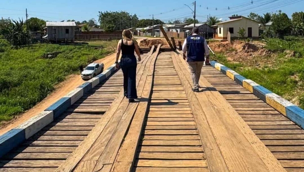 Deracre inspeciona ponte antiga em Feijó antes do início da nova obra