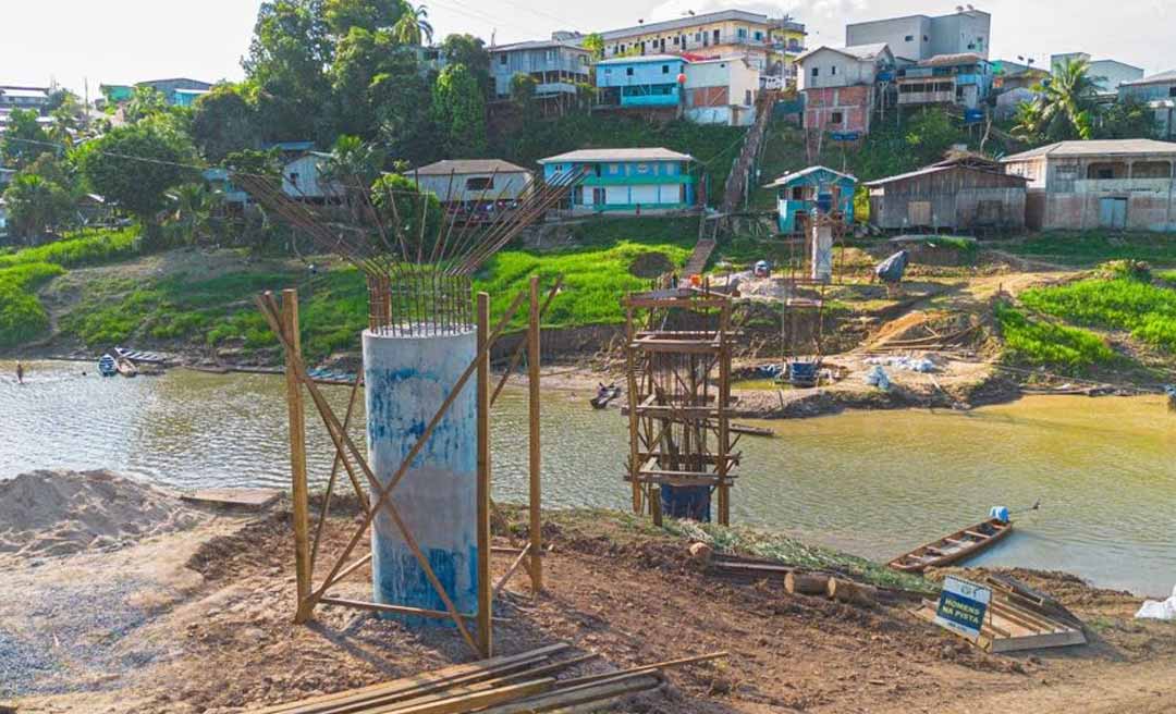 Deracre avança na obra da passarela sobre o Rio Amônia com continuidade no 3º pilar em Marechal Thaumaturgo