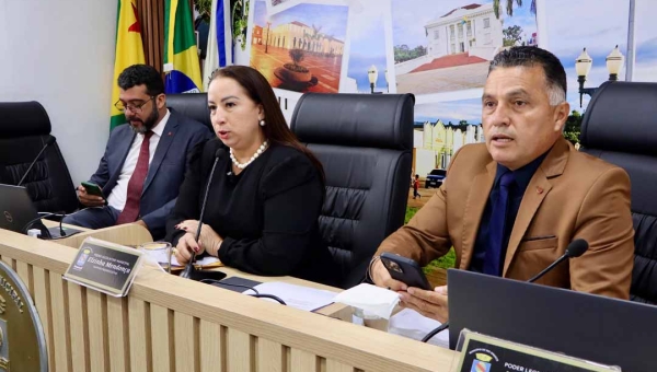 “Cada vereador toma a postura que achar necessária”, diz Elzinha Mendonça ao cobrar apuração de denúncias de assédio moral no RBTrans