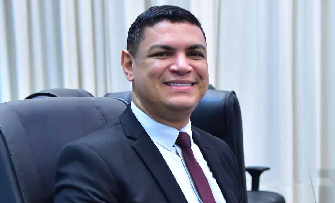 “Logo estarei de volta”, diz deputado Tio Pablo após ser diagnosticado com pneumonia e derrame pleural