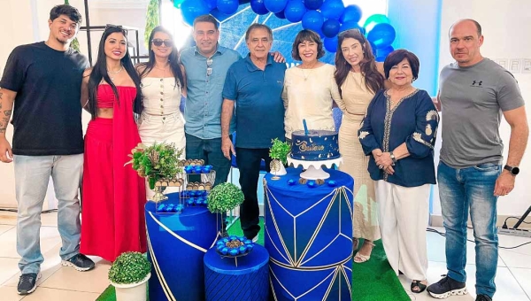 Servidores e amigos realizam comemoração do aniversário de Bestene, presidente do Saneacre